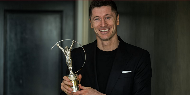 Screenshot 2022-04-25 at 00-02-58 Robert Lewandowski honoured at Laureus World Sports Awards.png